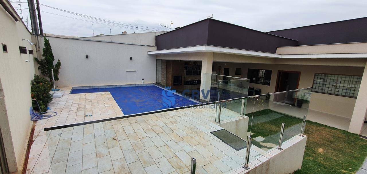 Casa à venda e aluguel com 3 quartos, 205m² - Foto 3