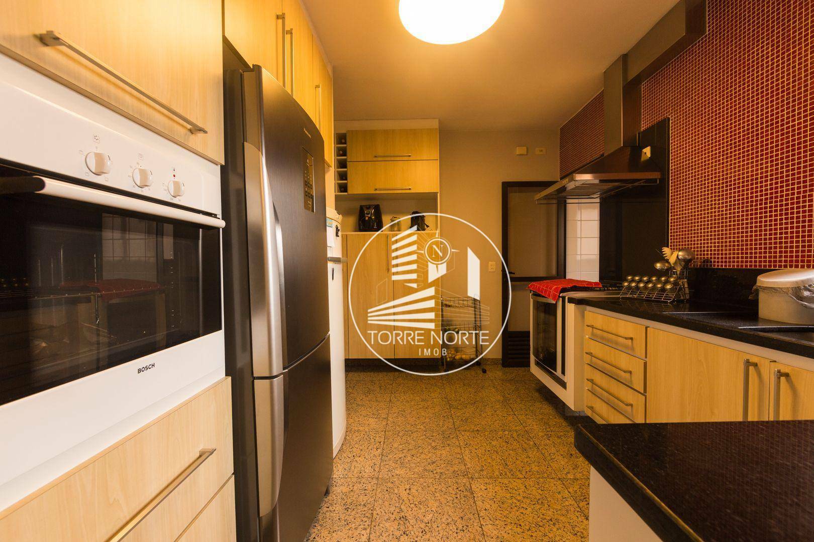 Apartamento à venda com 3 quartos, 188m² - Foto 7