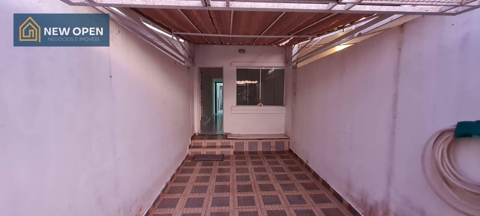 Casa à venda com 2 quartos, 69m² - Foto 1