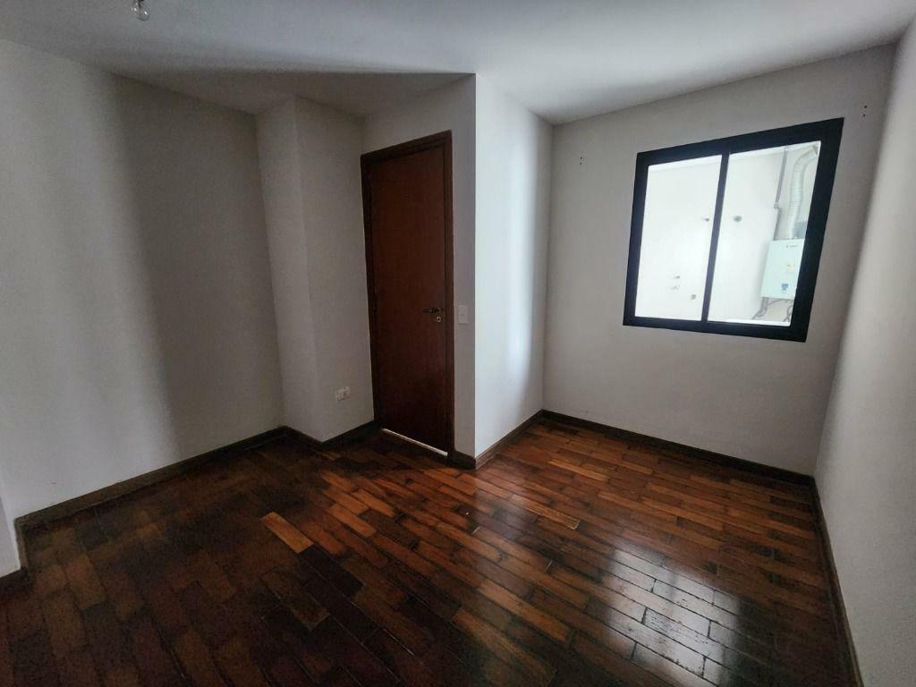 Apartamento à venda com 3 quartos, 208m² - Foto 19