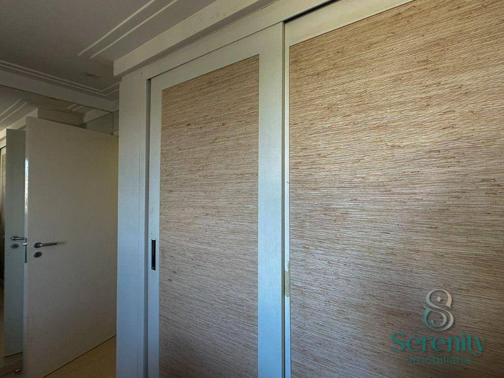 Apartamento à venda com 4 quartos, 217m² - Foto 15