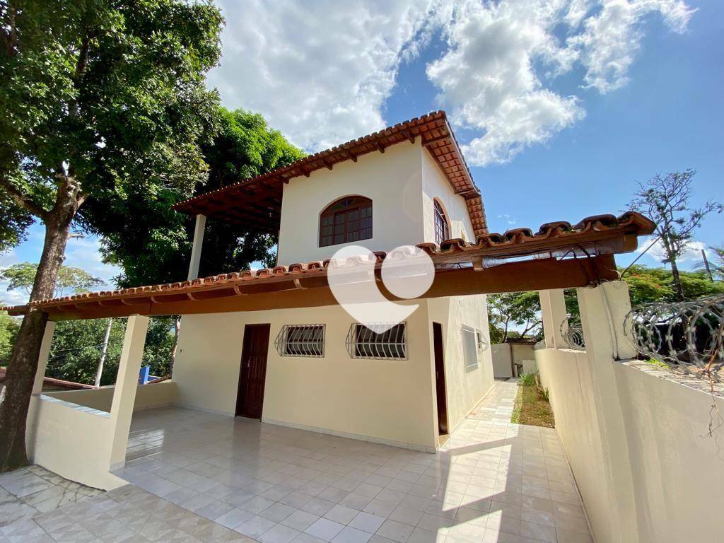 Casa de Condomínio à venda com 5 quartos, 300m² - Foto 2