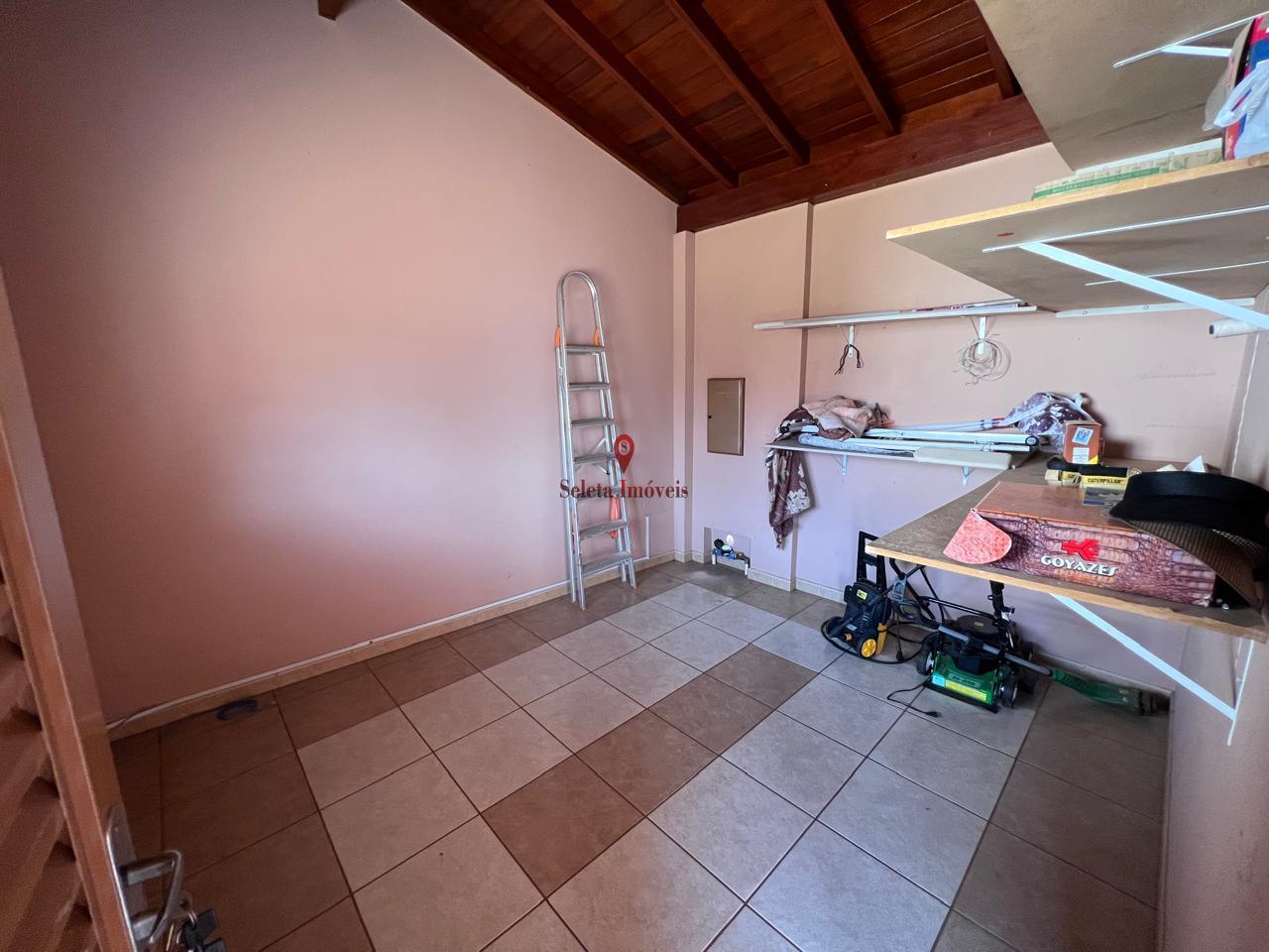 Casa à venda com 2 quartos, 180m² - Foto 2