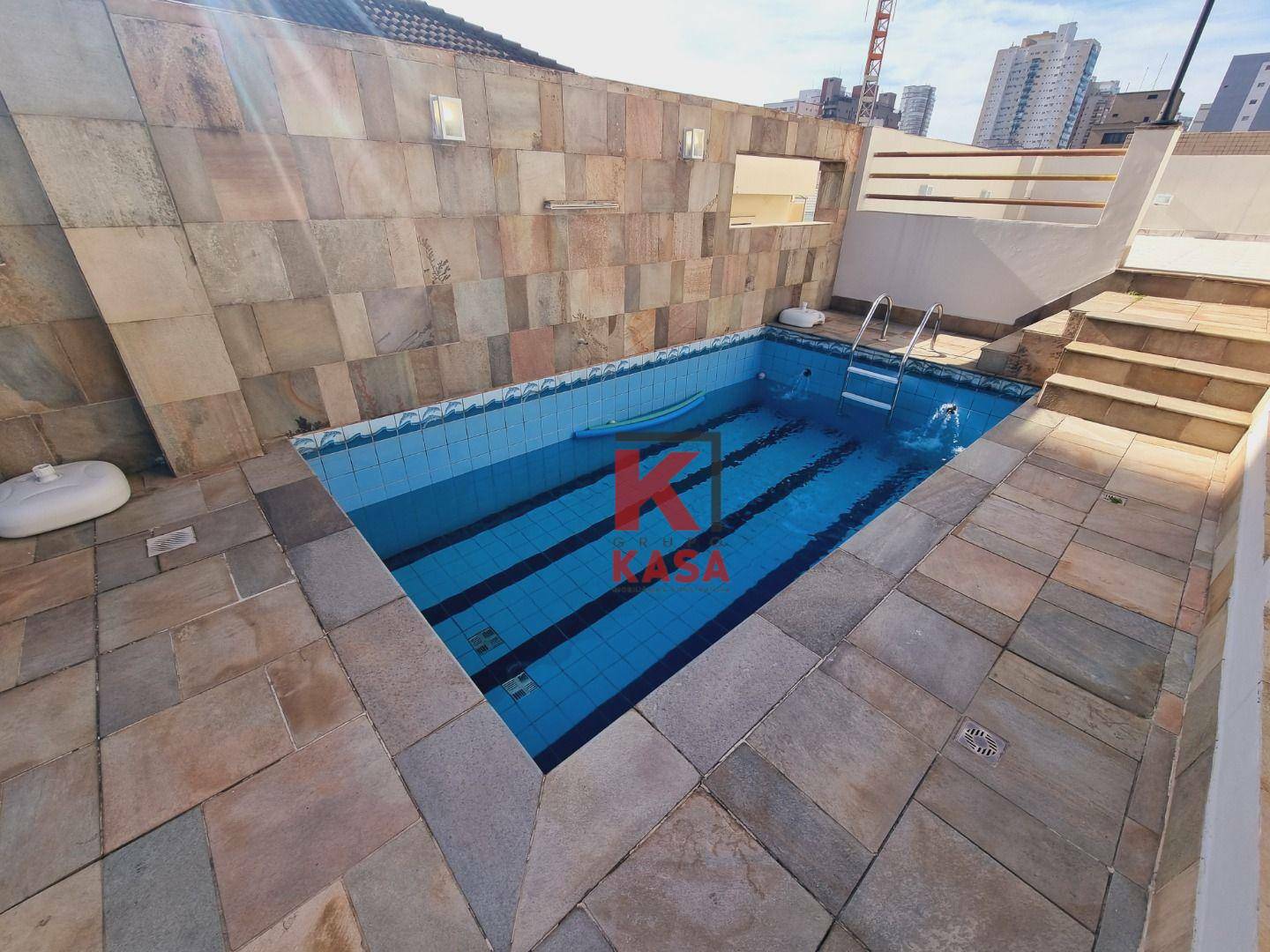 Casa à venda e aluguel com 3 quartos, 339m² - Foto 3