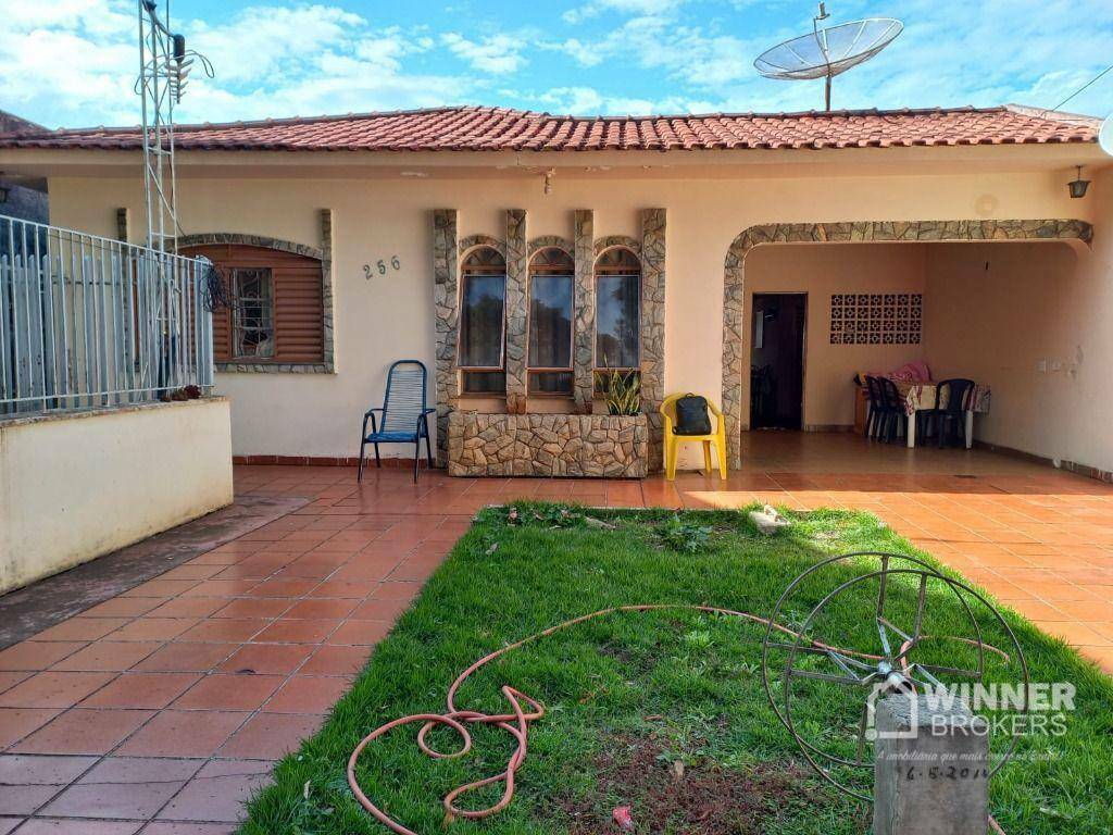 Casa à venda com 3 quartos, 175m² - Foto 1