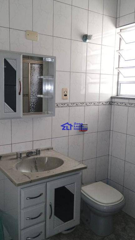 Casa para alugar com 2 quartos, 100m² - Foto 13