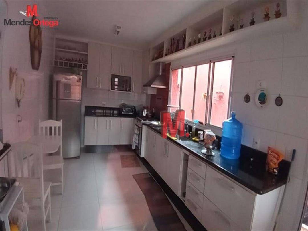 Casa à venda com 3 quartos, 201m² - Foto 7