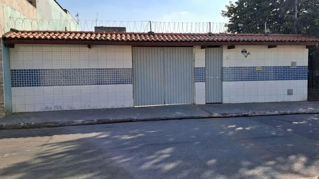 Casa à venda com 3 quartos, 210m² - Foto 1