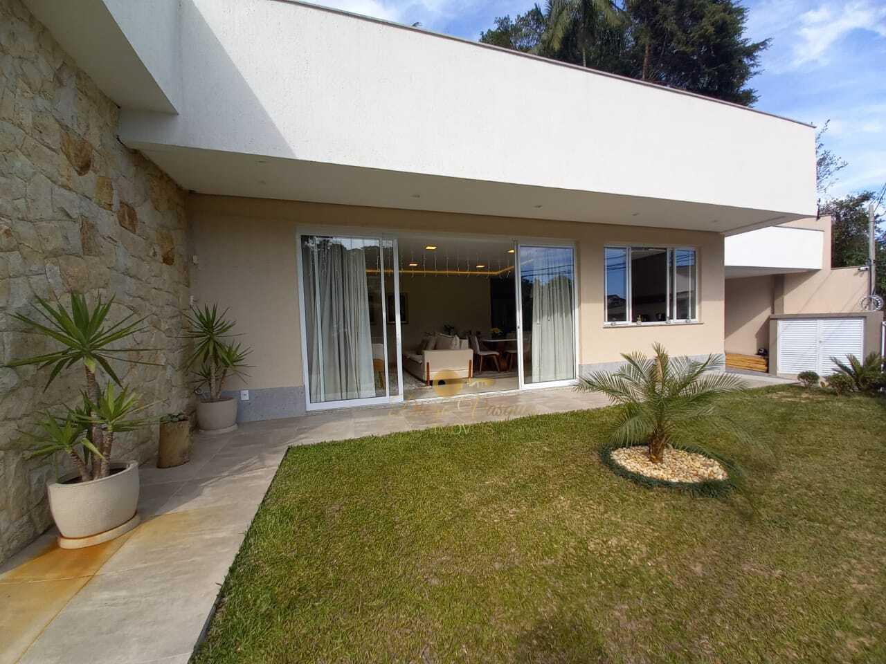 Casa à venda com 3 quartos, 360m² - Foto 1