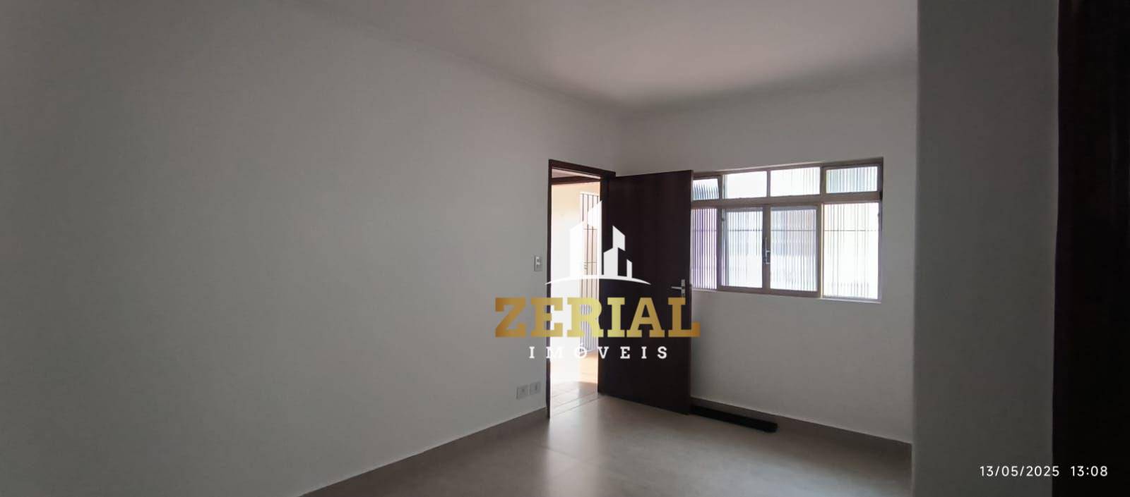 Casa para alugar com 4 quartos, 290m² - Foto 1