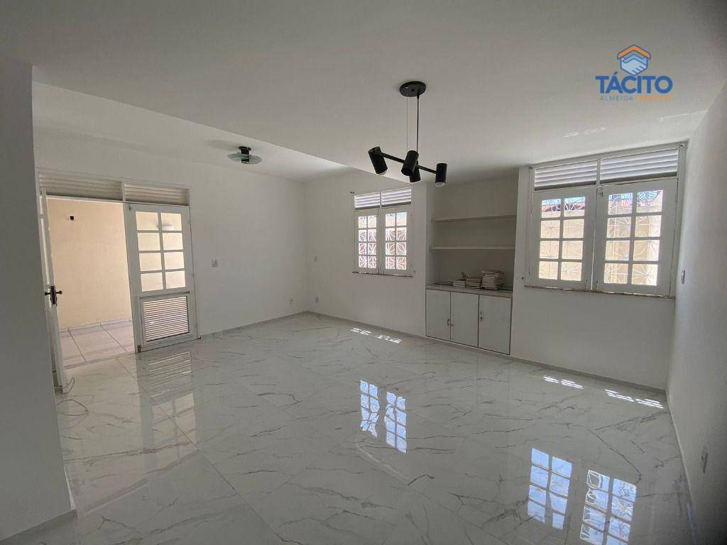 Casa à venda com 3 quartos, 115m² - Foto 1