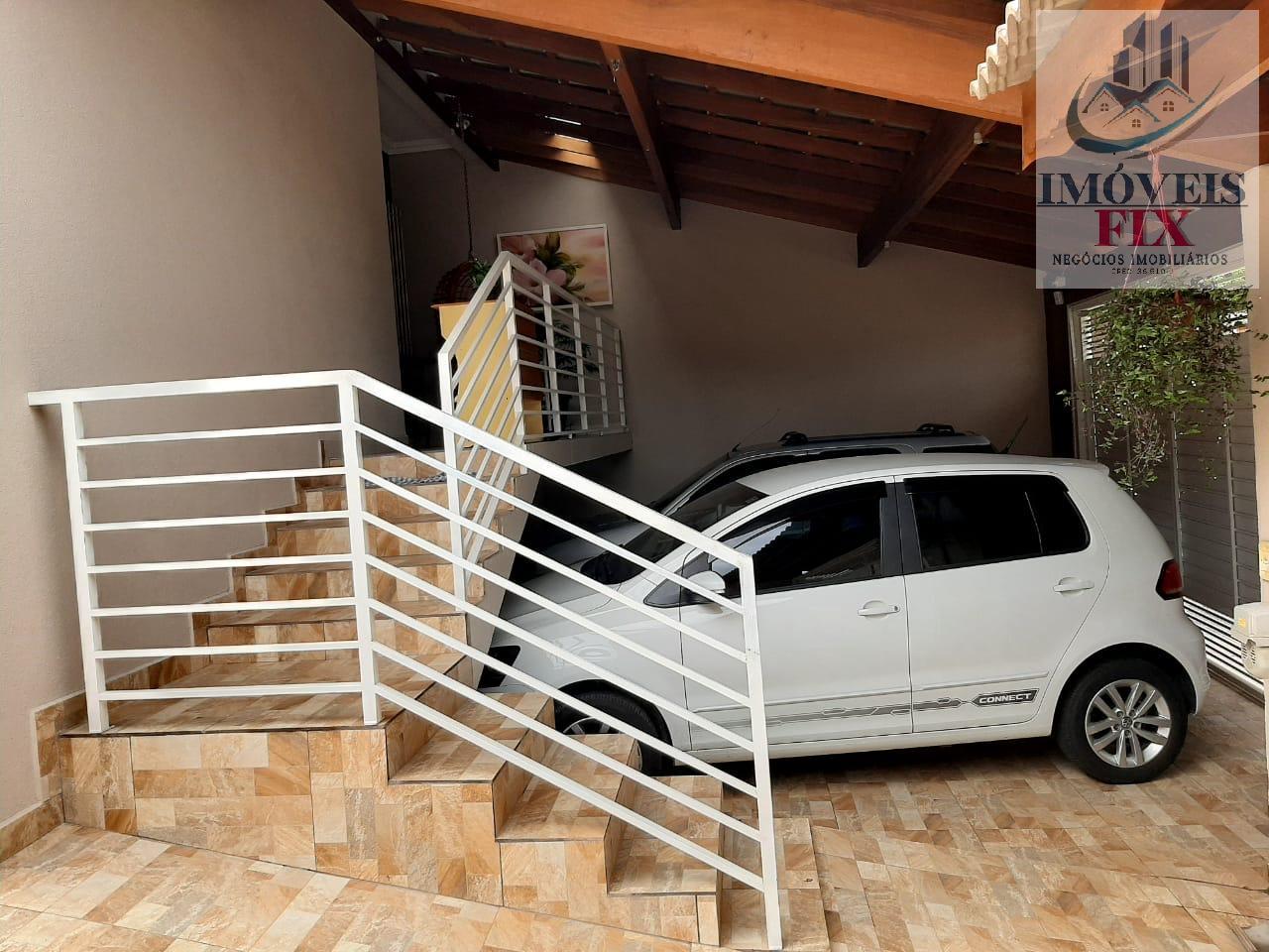 Casa à venda com 3 quartos, 176m² - Foto 1