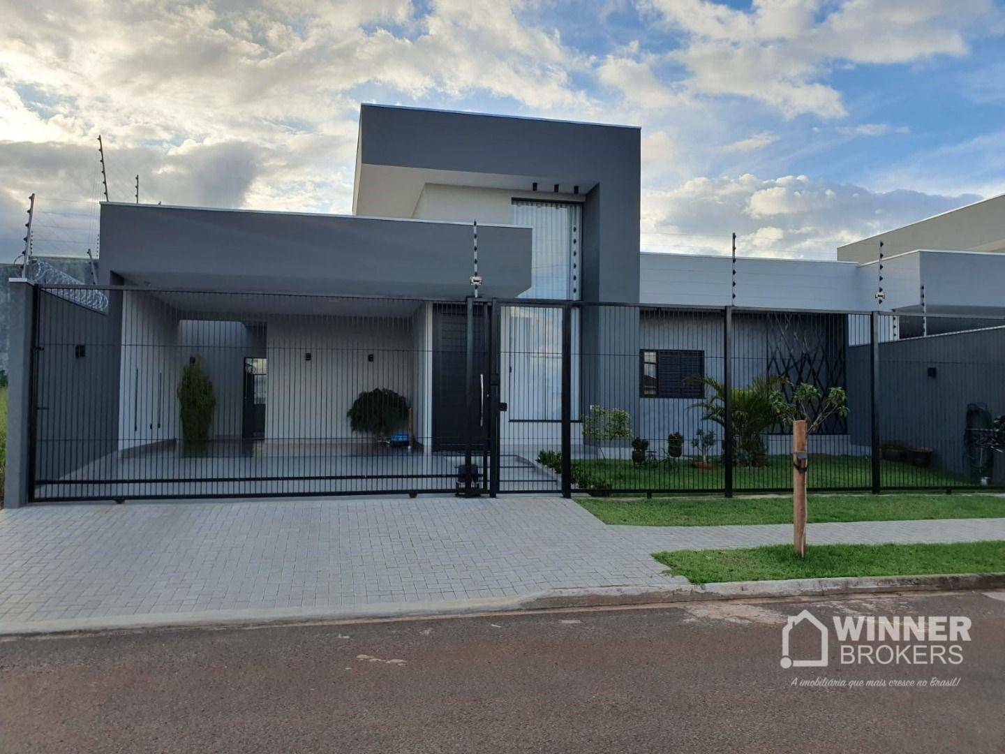 Casa à venda com 4 quartos, 162m² - Foto 1