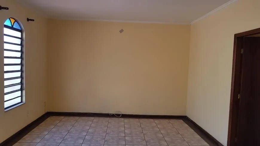 Casa à venda e aluguel com 3 quartos, 167m² - Foto 3