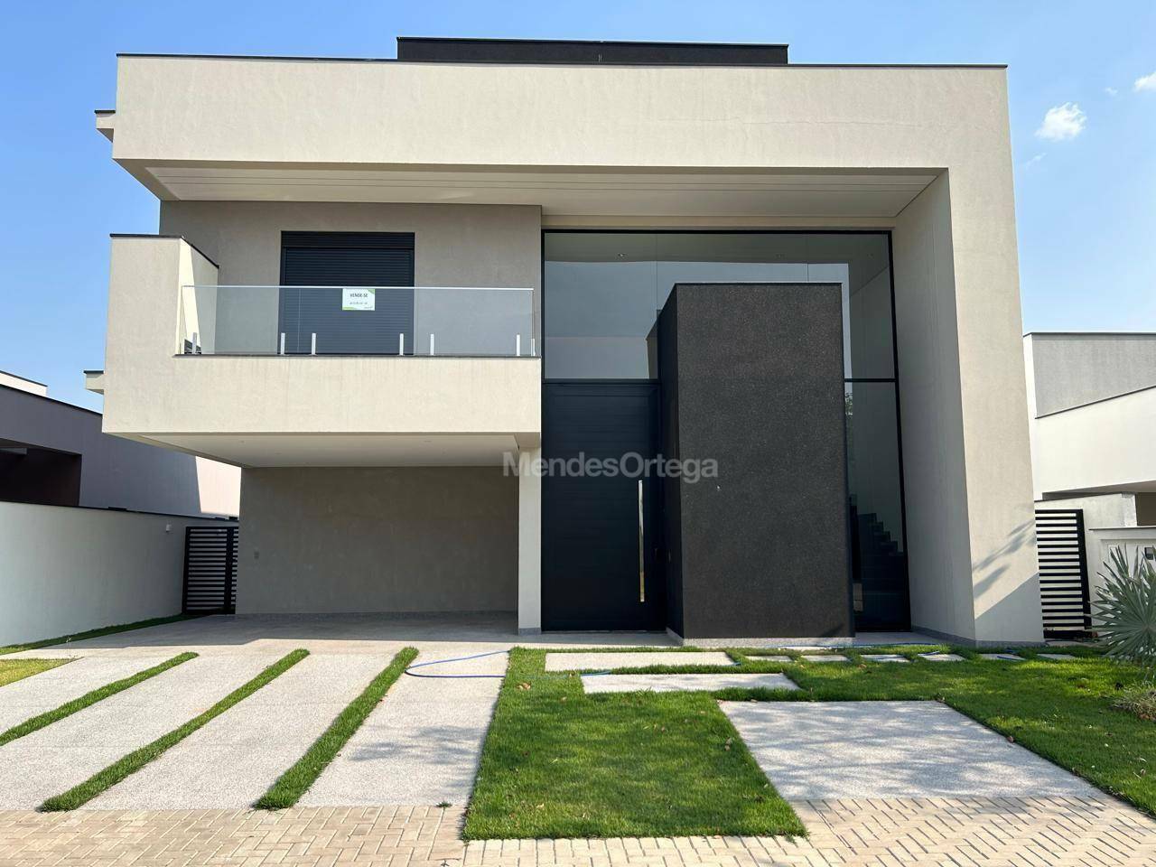 Casa de Condomínio à venda com 4 quartos, 374m² - Foto 1