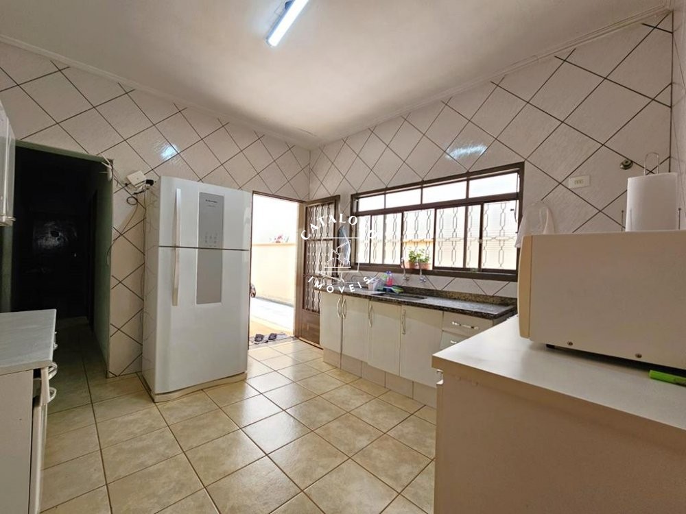 Casa à venda com 2 quartos, 174m² - Foto 1