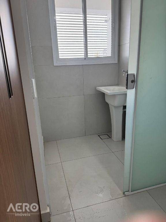 Apartamento para alugar com 2 quartos, 64m² - Foto 24