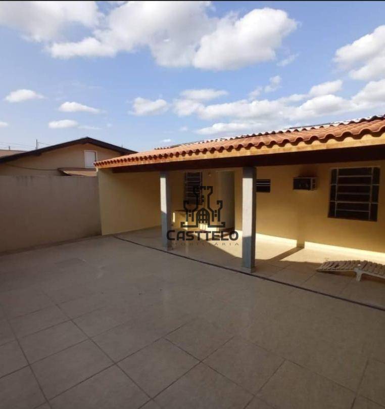 Casa à venda com 2 quartos, 120m² - Foto 1