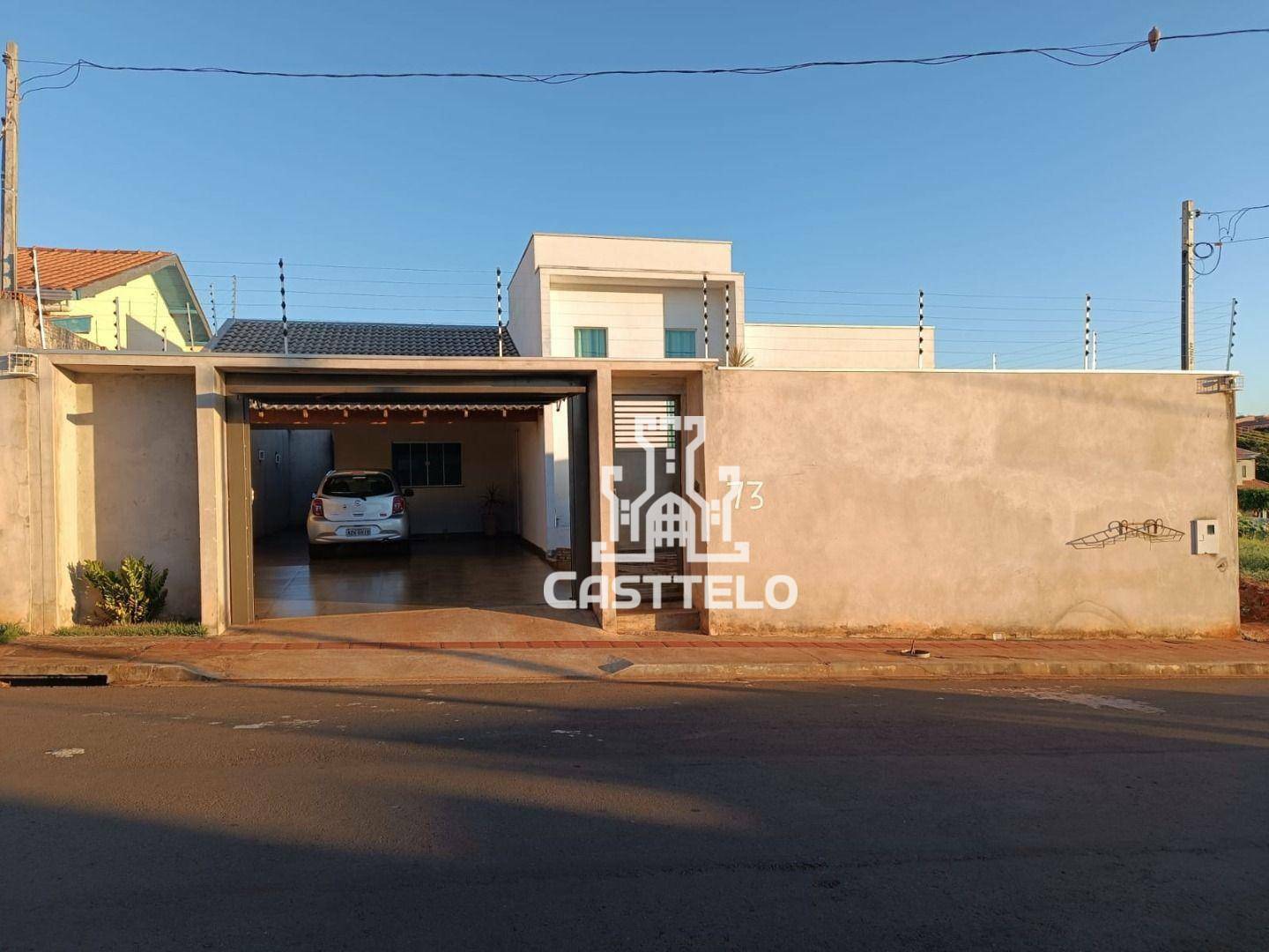 Casa à venda com 3 quartos, 134m² - Foto 1