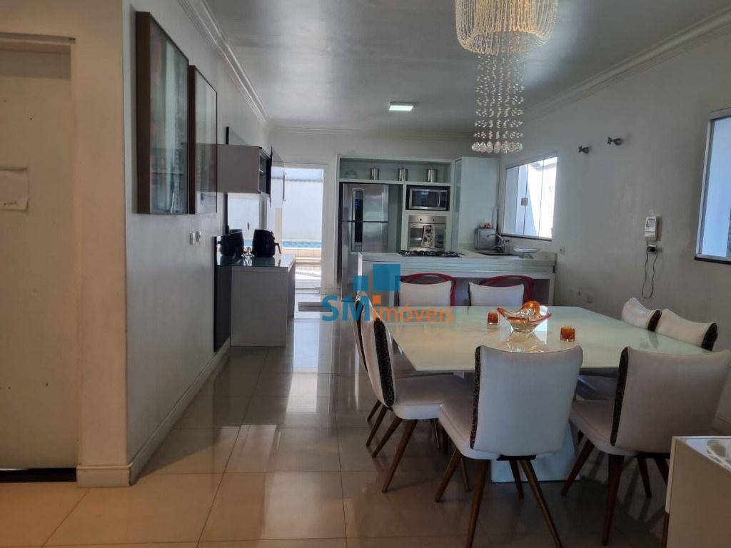 Sobrado à venda com 4 quartos, 329m² - Foto 1