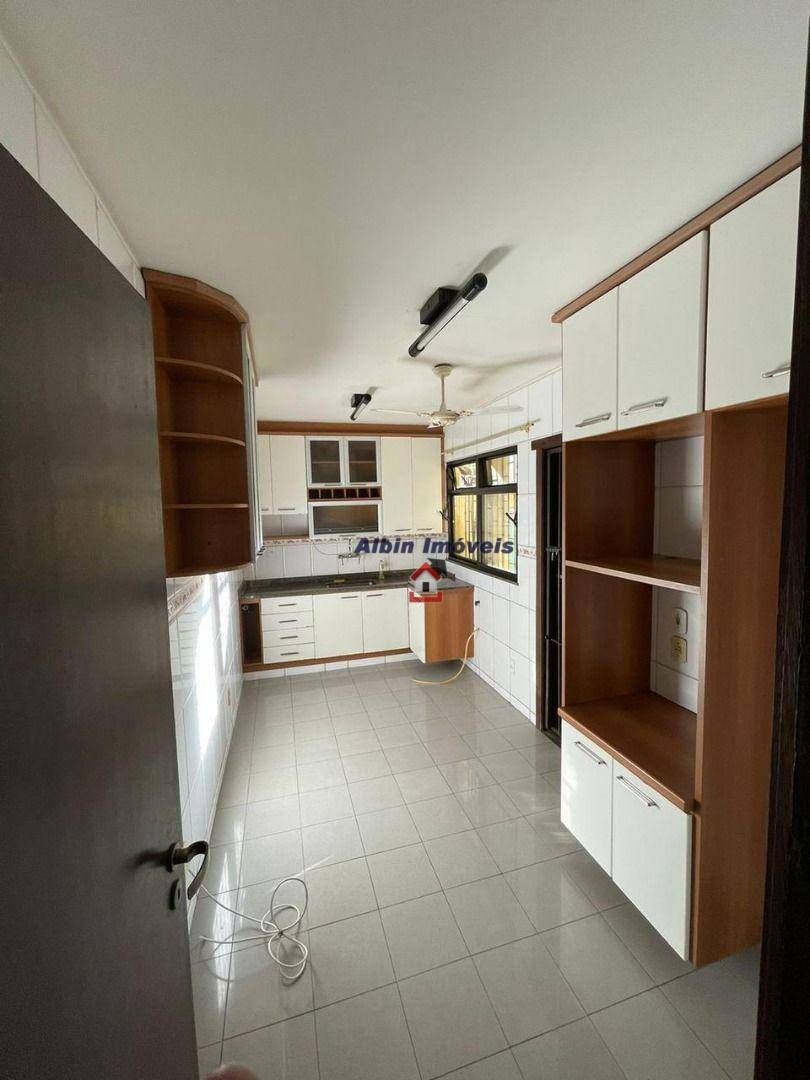 Casa à venda com 4 quartos, 182m² - Foto 14