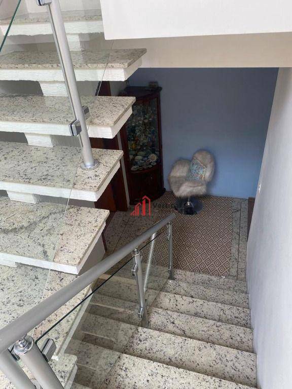 Sobrado à venda com 4 quartos, 250m² - Foto 4