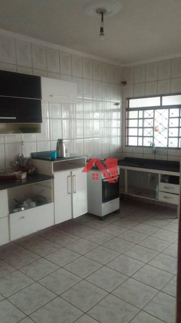 Casa à venda com 2 quartos, 70m² - Foto 2