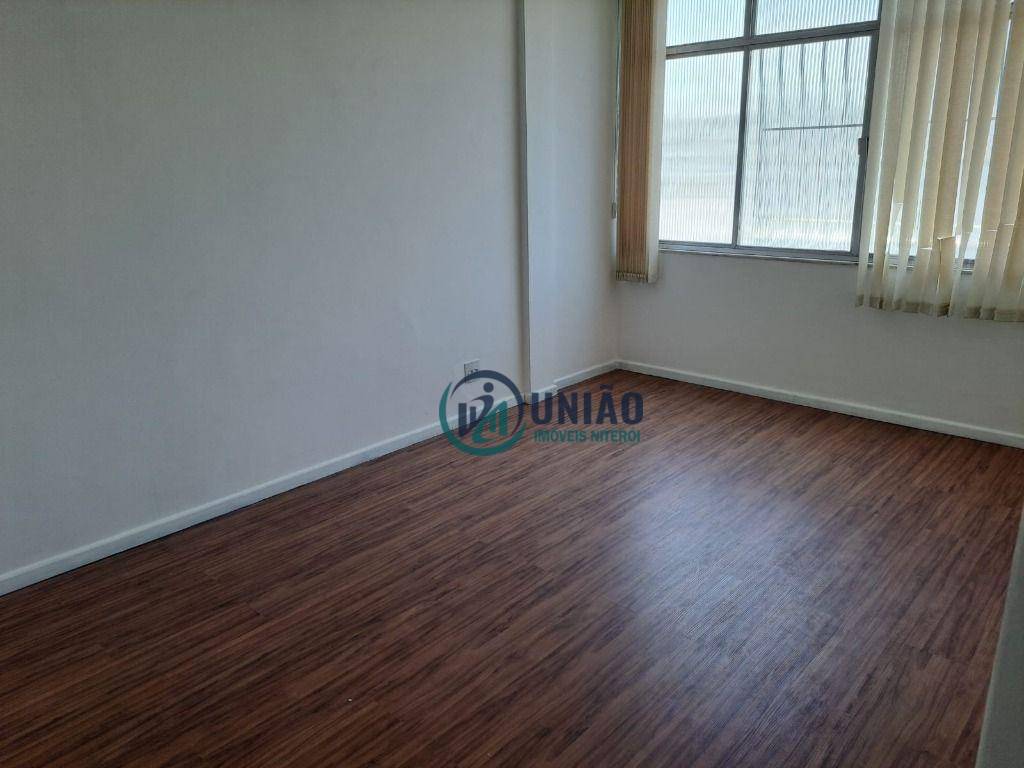 Apartamento à venda com 2 quartos, 75m² - Foto 1