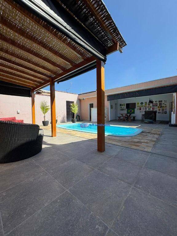 Casa à venda com 3 quartos, 193m² - Foto 1