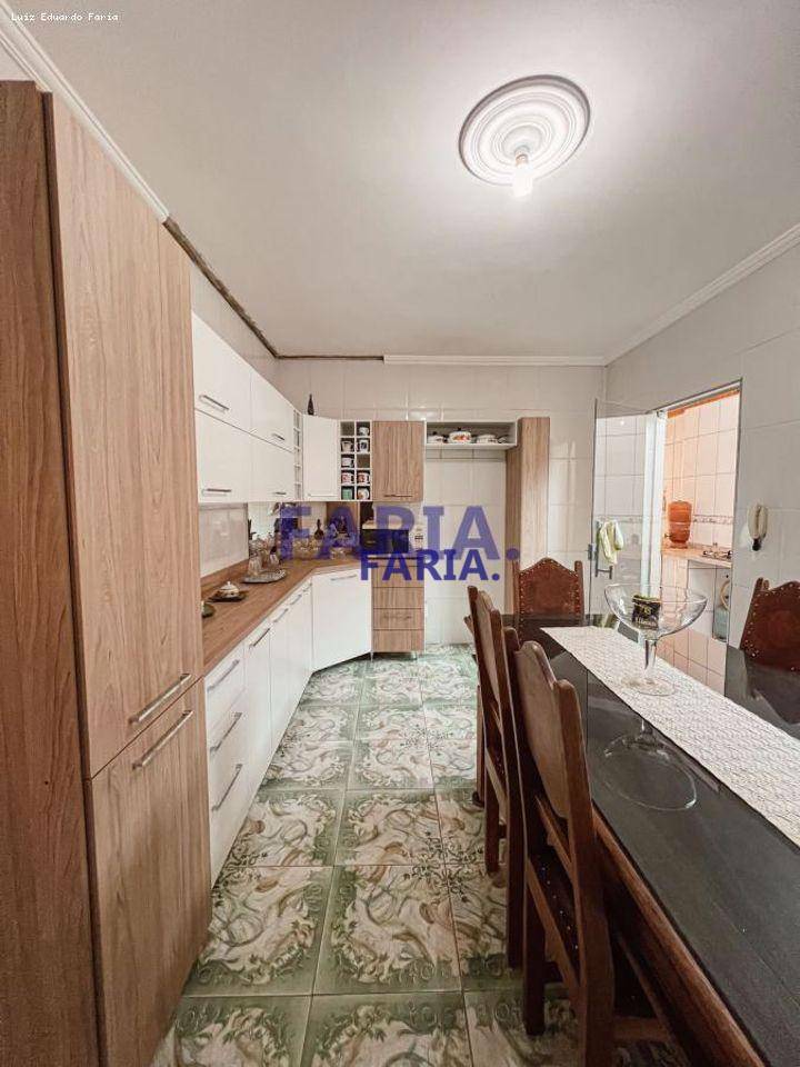 Casa à venda com 4 quartos, 179m² - Foto 5