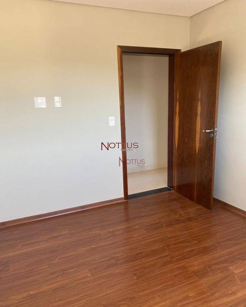 Apartamento à venda com 3 quartos, 80m² - Foto 2