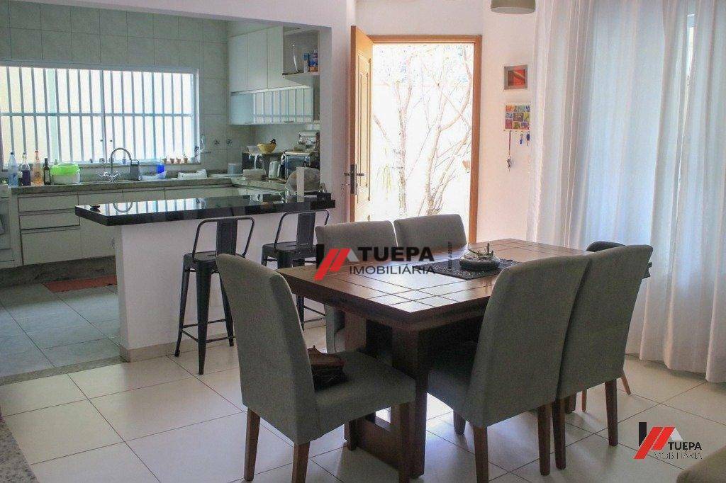 Sobrado à venda com 4 quartos, 127m² - Foto 1