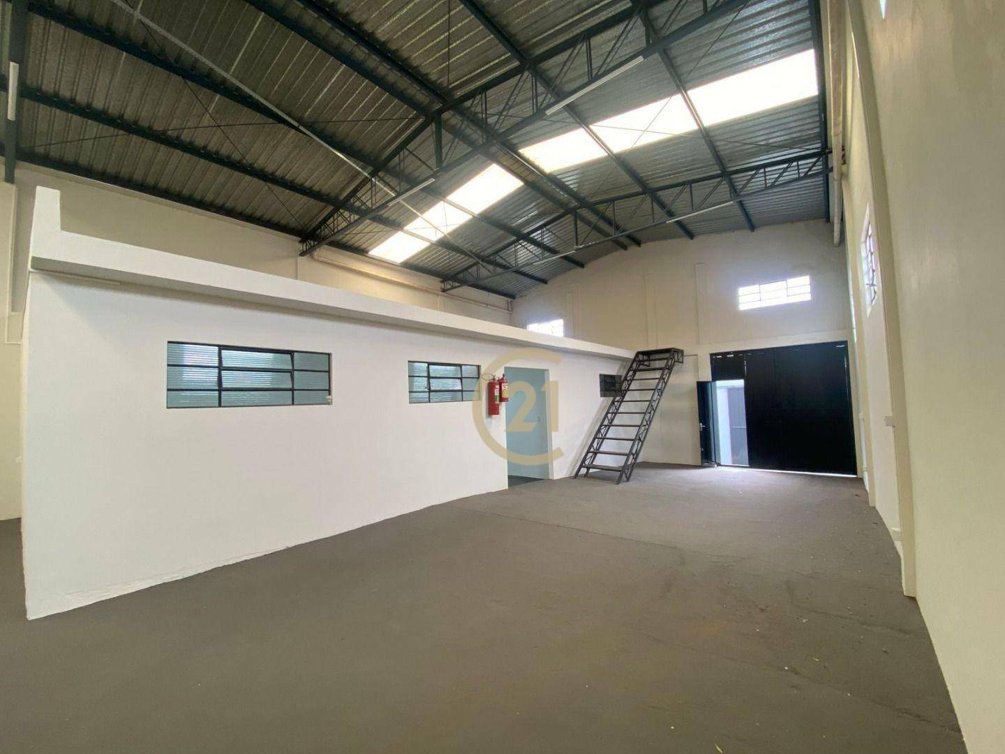 Depósito-Galpão-Armazém para alugar, 220m² - Foto 1