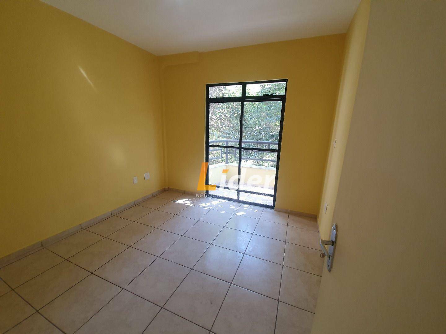 Apartamento para alugar com 3 quartos, 90m² - Foto 9