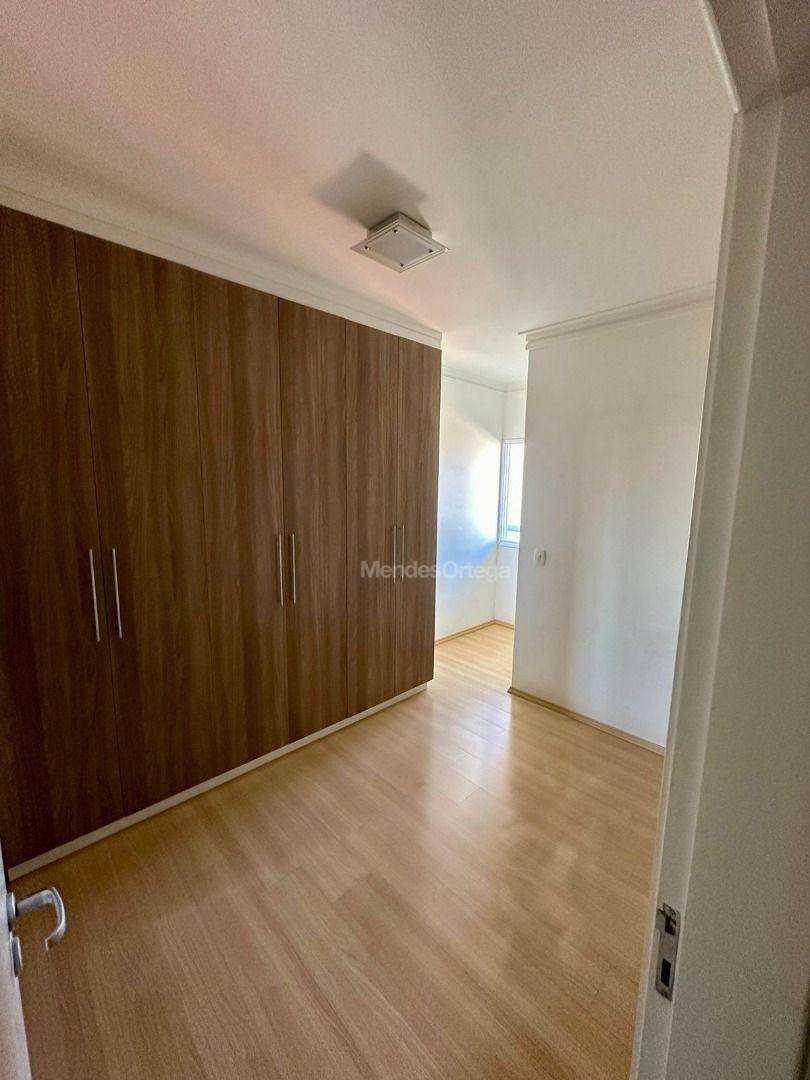 Apartamento à venda com 3 quartos, 111m² - Foto 2