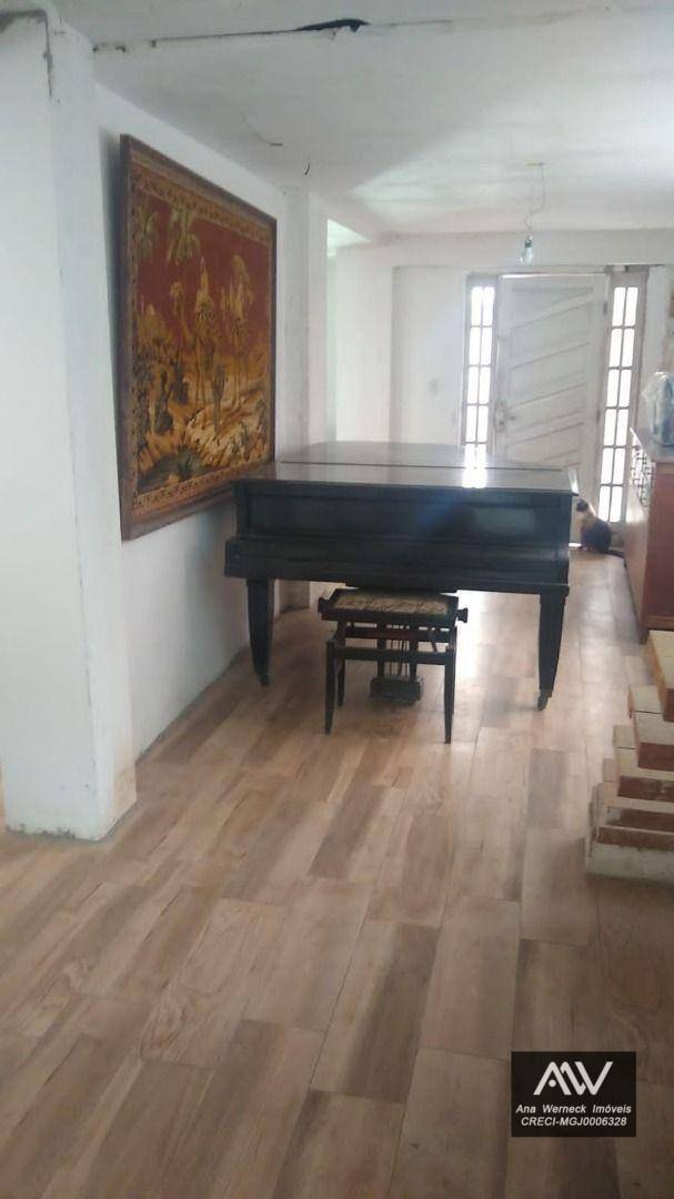 Casa à venda com 5 quartos, 168m² - Foto 8