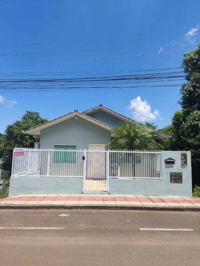 Casa à venda com 3 quartos, 200m² - Foto 2