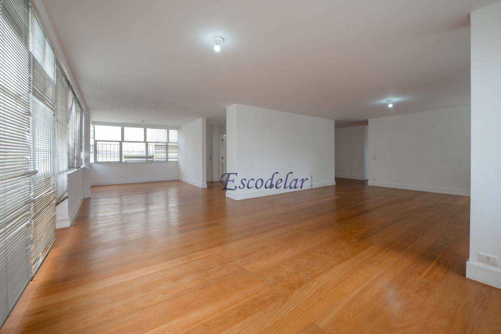 Apartamento à venda com 3 quartos, 240m² - Foto 1