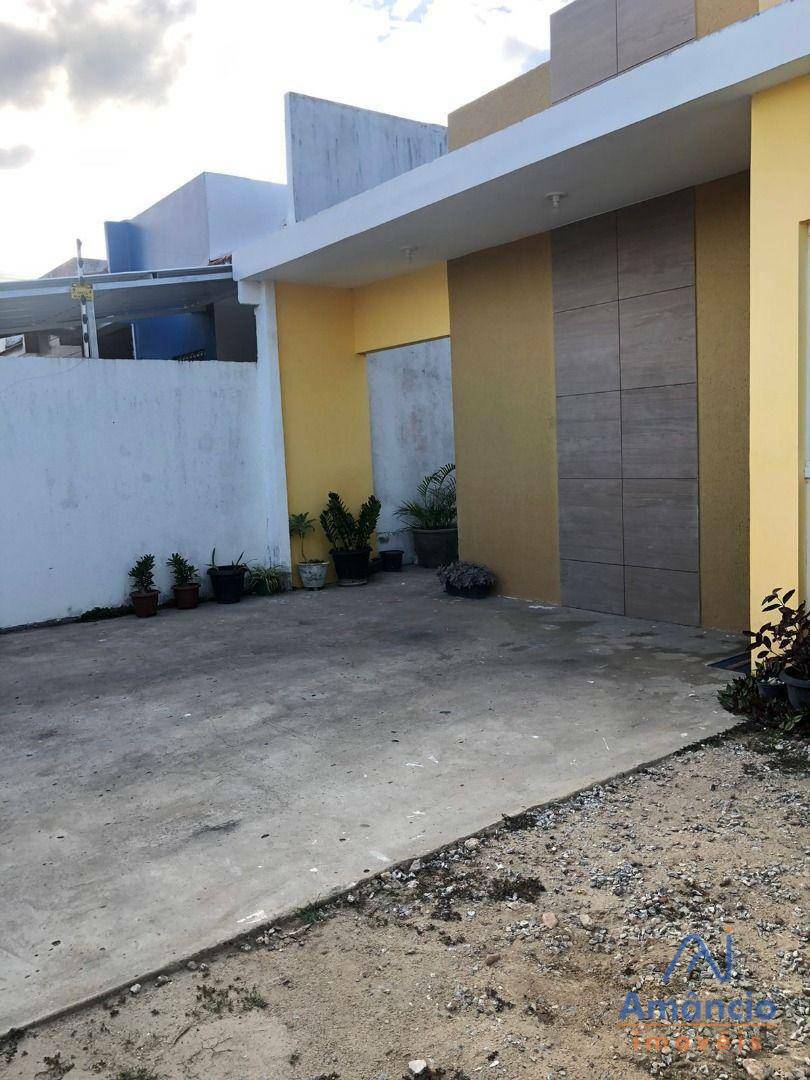 Casa à venda com 3 quartos, 90m² - Foto 4