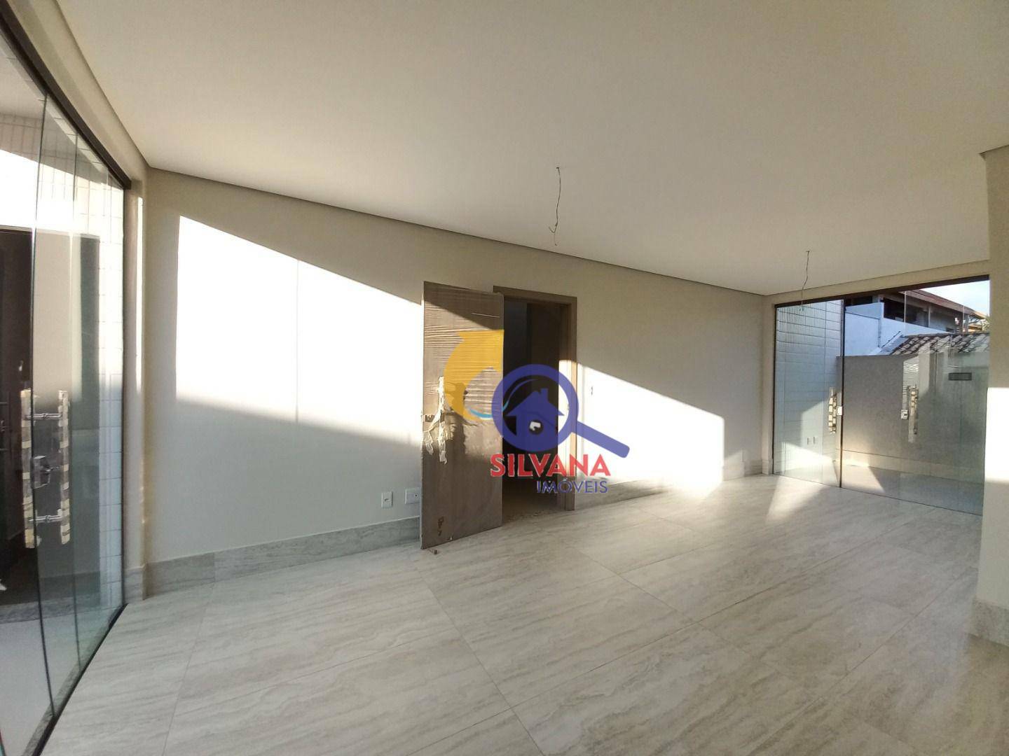 Apartamento à venda com 3 quartos, 130m² - Foto 1