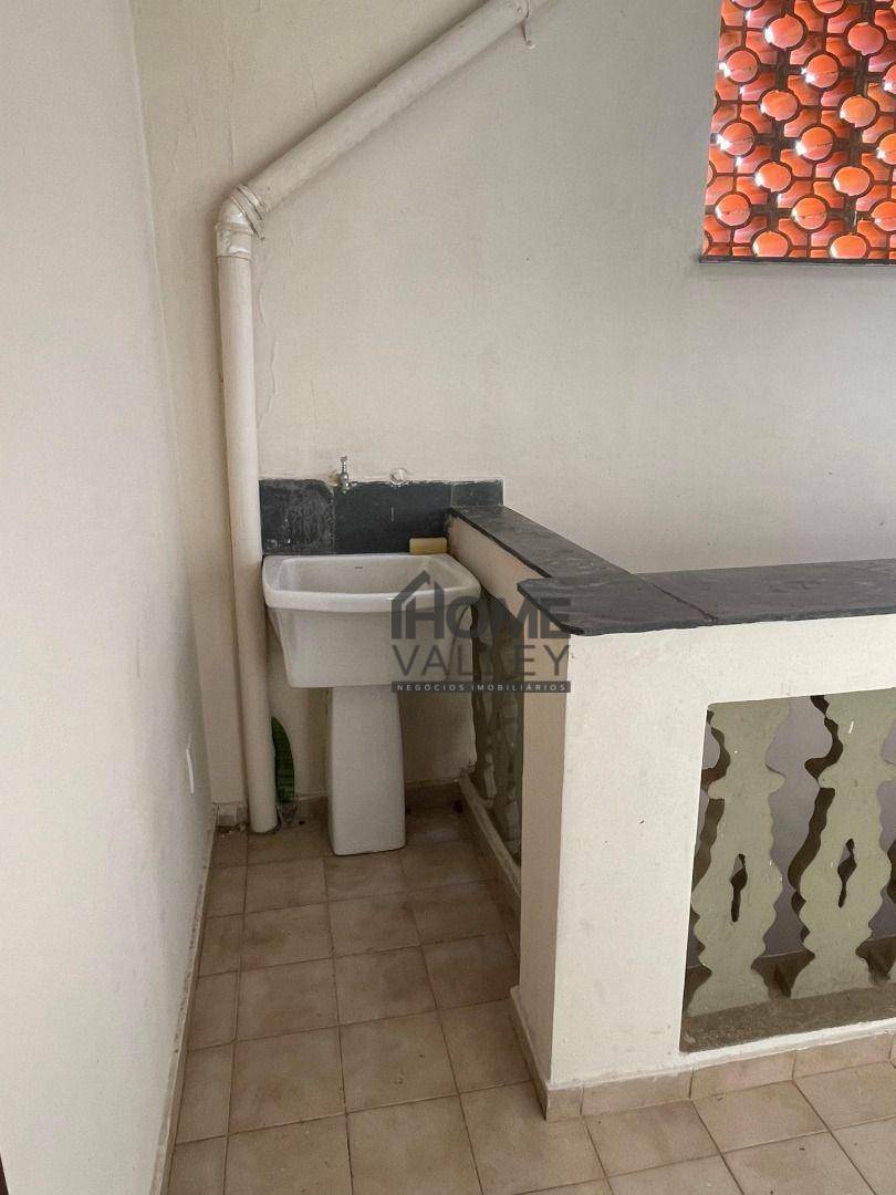 Casa para alugar com 3 quartos, 230m² - Foto 13