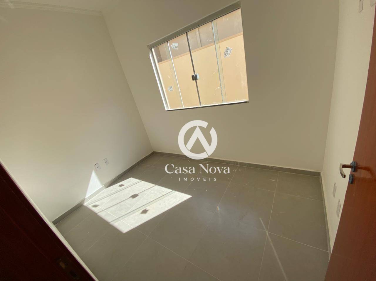 Casa à venda com 2 quartos, 65m² - Foto 2