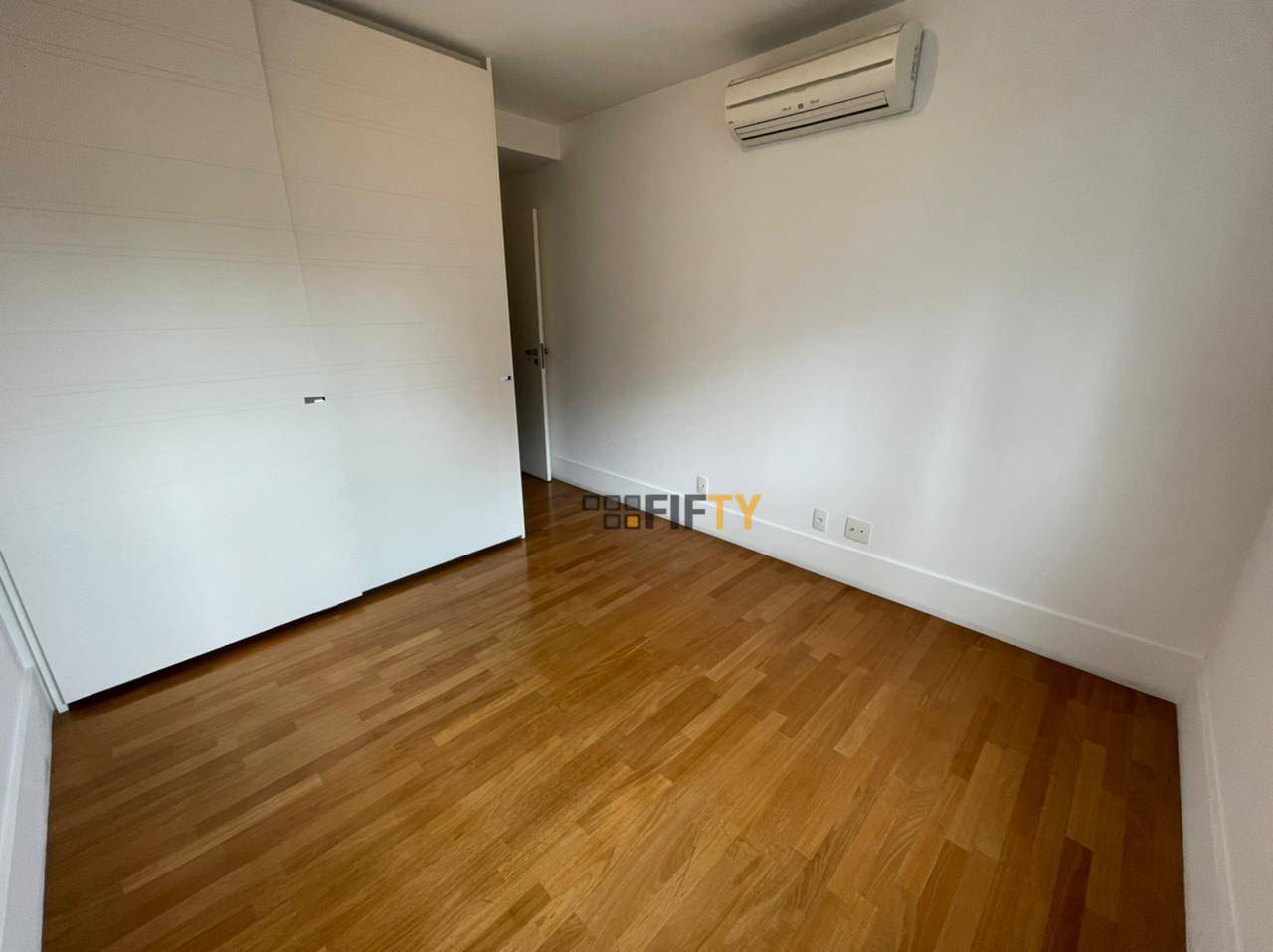 Apartamento para alugar com 3 quartos, 245m² - Foto 13