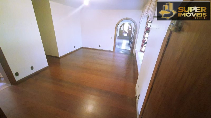 Casa à venda com 5 quartos, 2200m² - Foto 17