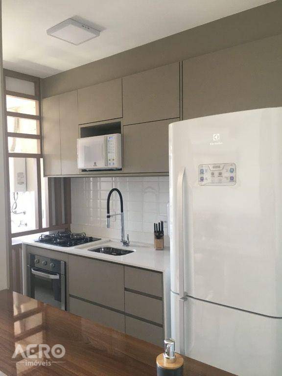 Apartamento à venda com 2 quartos, 64m² - Foto 4