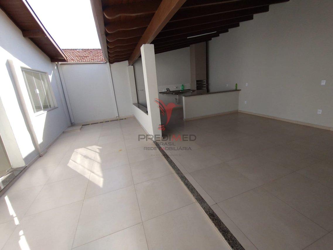 Casa à venda com 3 quartos, 230m² - Foto 2