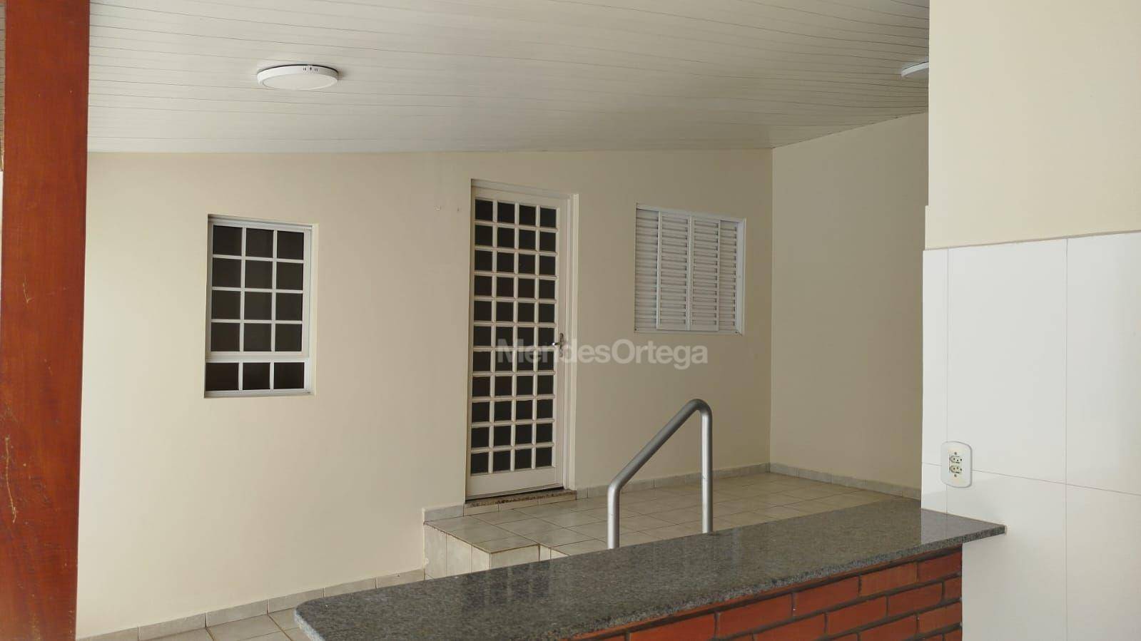 Casa para alugar com 3 quartos, 250m² - Foto 32