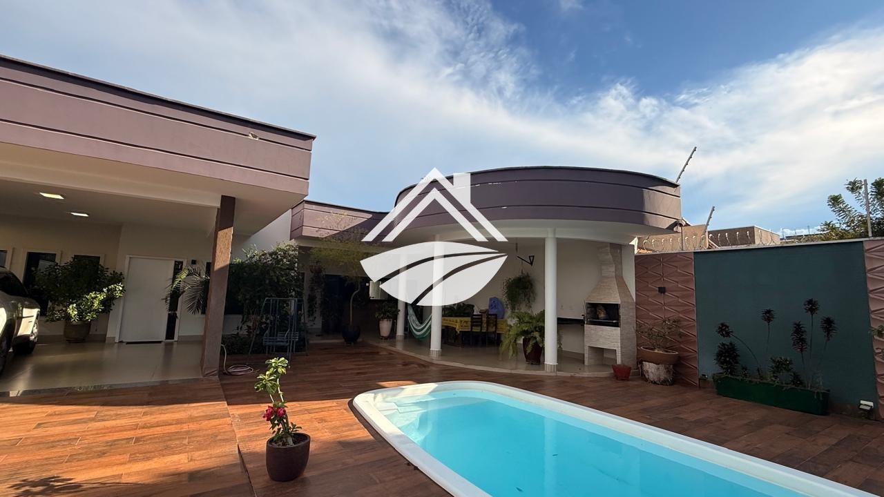 Casa à venda com 3 quartos, 500m² - Foto 1