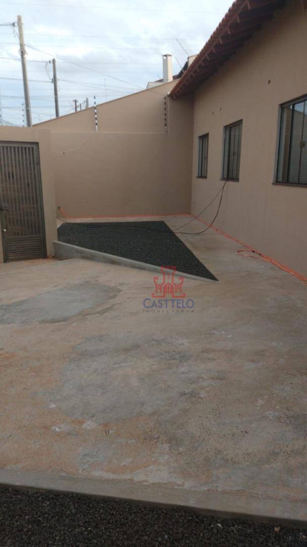 Casa à venda com 3 quartos, 120m² - Foto 1