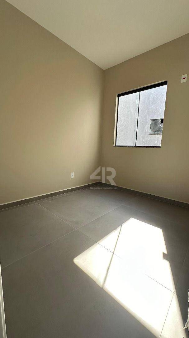 Casa à venda com 3 quartos, 90m² - Foto 4